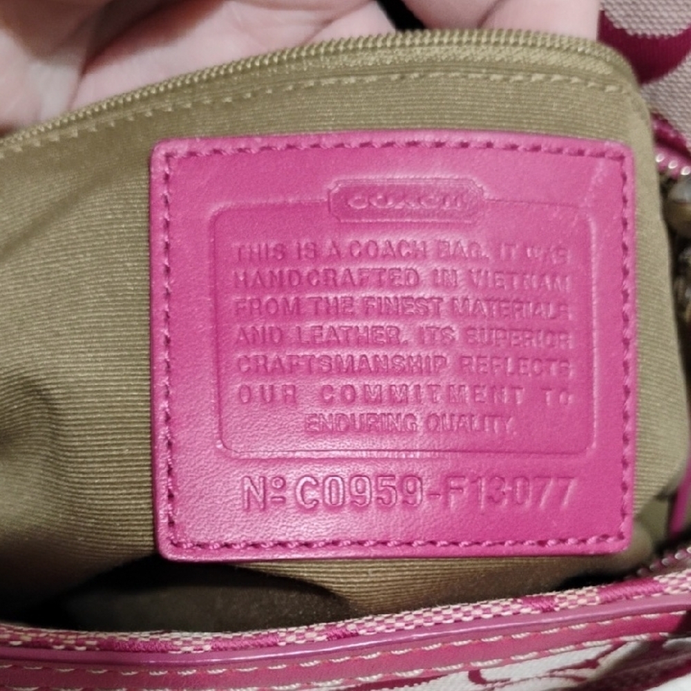 Authentic Coach Hampton Signature 🩷 Pink/Silver Tote GUC - Picture 13 of 15
